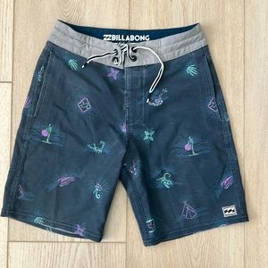 Billabong glow in the dark boys trunks | size 22